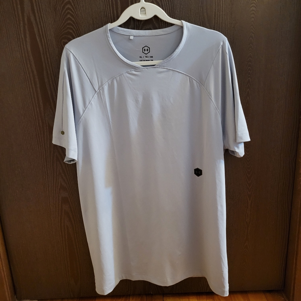 Nwot Under Armour Rush tee size Xl gray with black dri fit